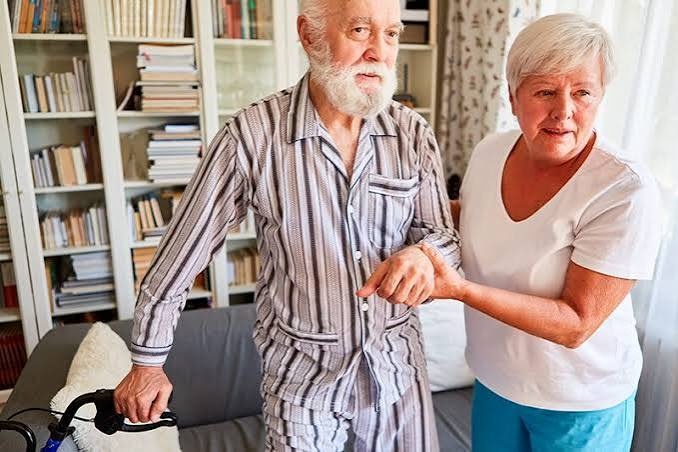 Aider ses parents âgés quand on vit loin : le guide des familles de Saintonge